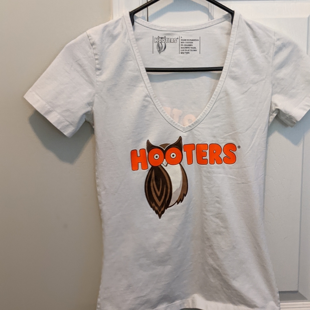 Hooters Uniform Top: Size Small, White, T-Shirt